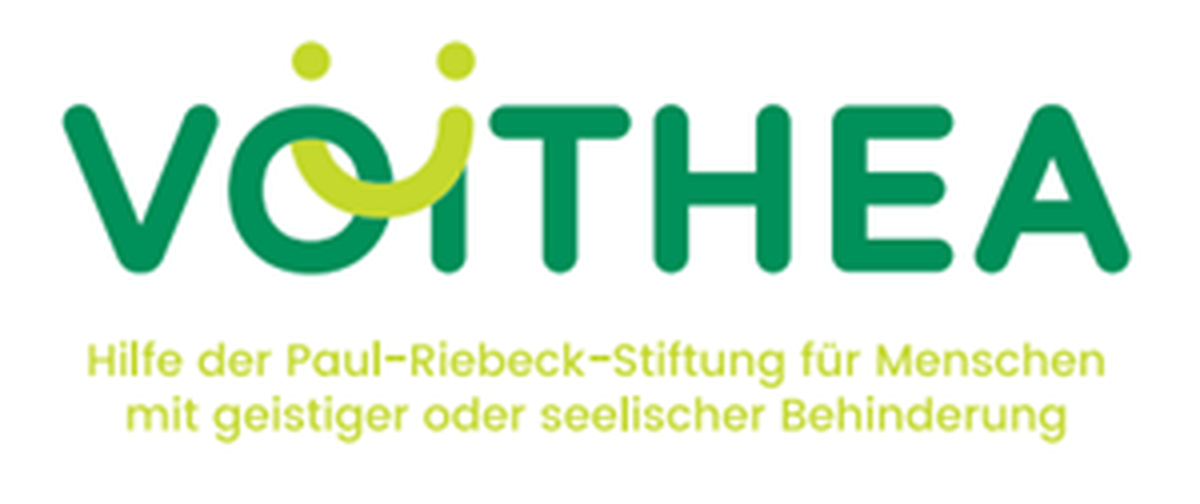 Logo VOITHEA Logo Voithea - grüne große Schrift Voithea, ein Smiley verbindet die Buchstaben O und I, in gelber Schrift klein darunter Hilfe der Paul-Riebeckstiftung für Menschen mit geistiger und seelischer Behinderung