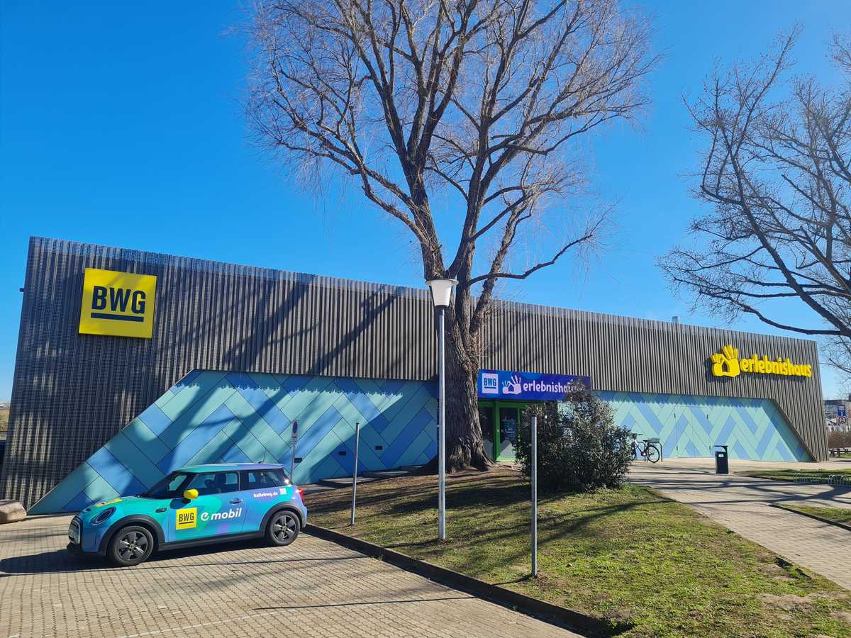 Ansicht von außen auf das BWG Erlebnishaus am Holzplatz in Halle (Saale) Ansicht von außen auf das BWG Erlebnishaus am Holzplatz in Halle (Saale)