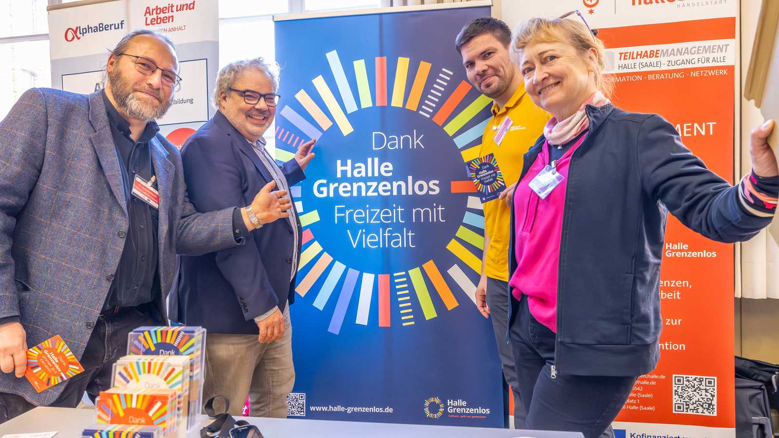 Team Örtliches Teilhabemanagement Hallevor dem Rollup von Halle Grenzenlos